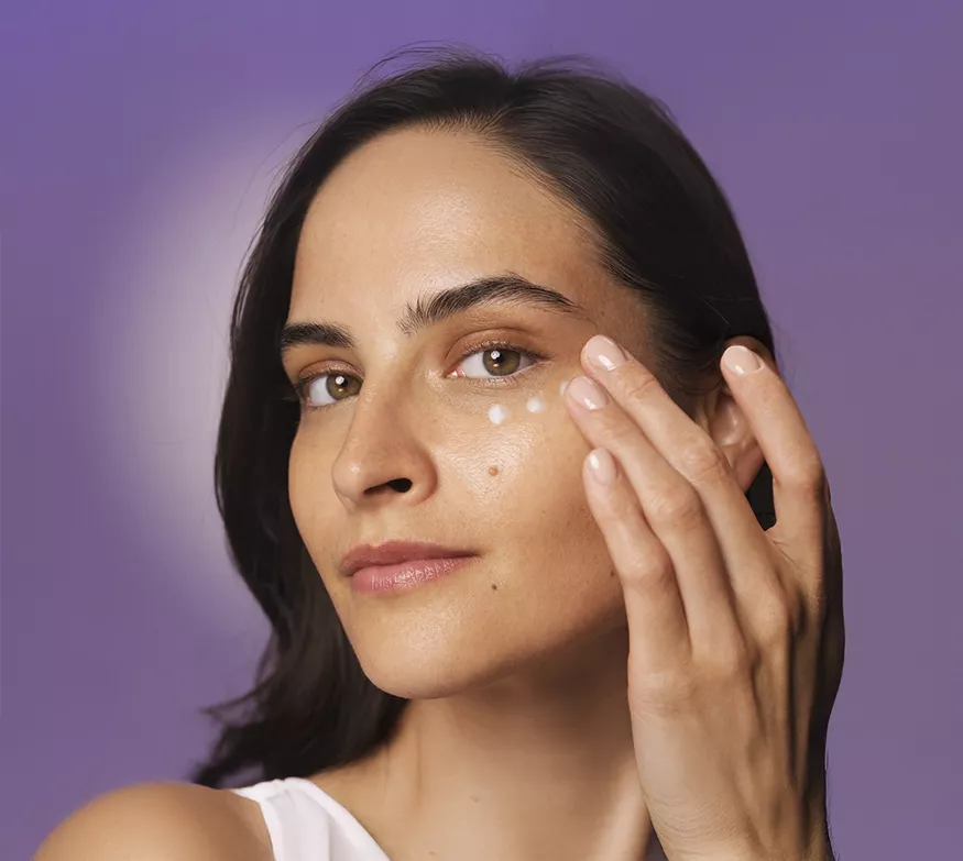 applicazione contorno occhi crema herbalife skincare coreana